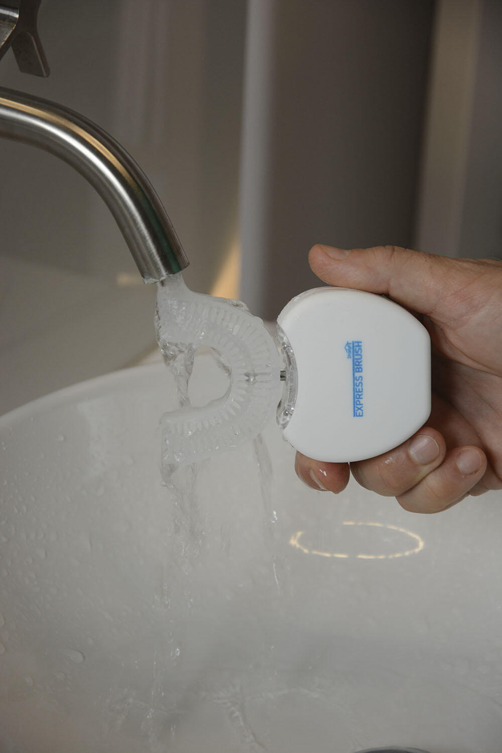 Cepillo dental eléctrico en forma de U